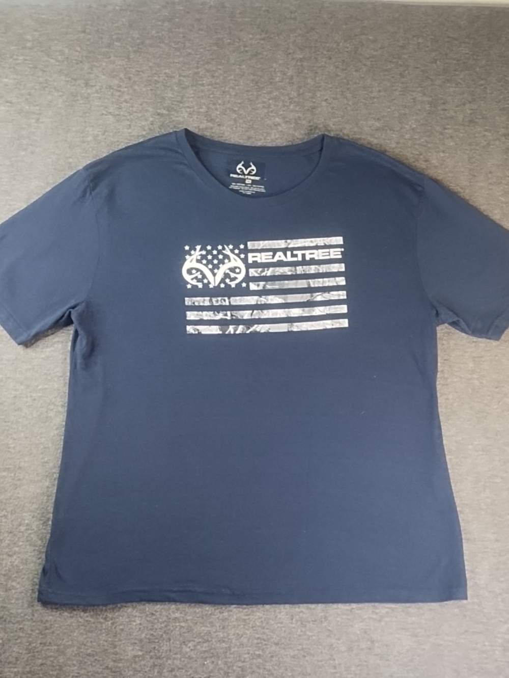 Realtree Men's Navy Short-Sleeve Graphic Tee
